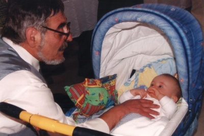 Troszt Tibor unokájával