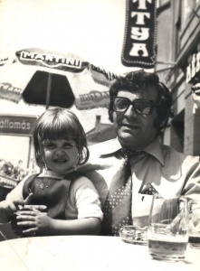 Troszt Tibor kislányával